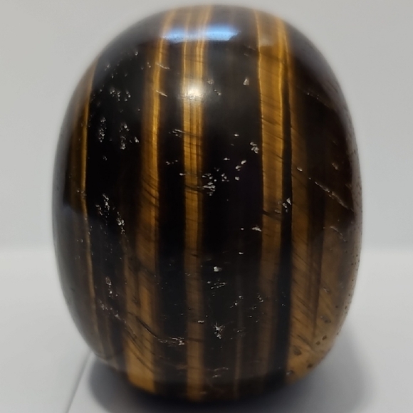 3" Tiger's Eye Skull Crystal Carving - Picture 6 of 10